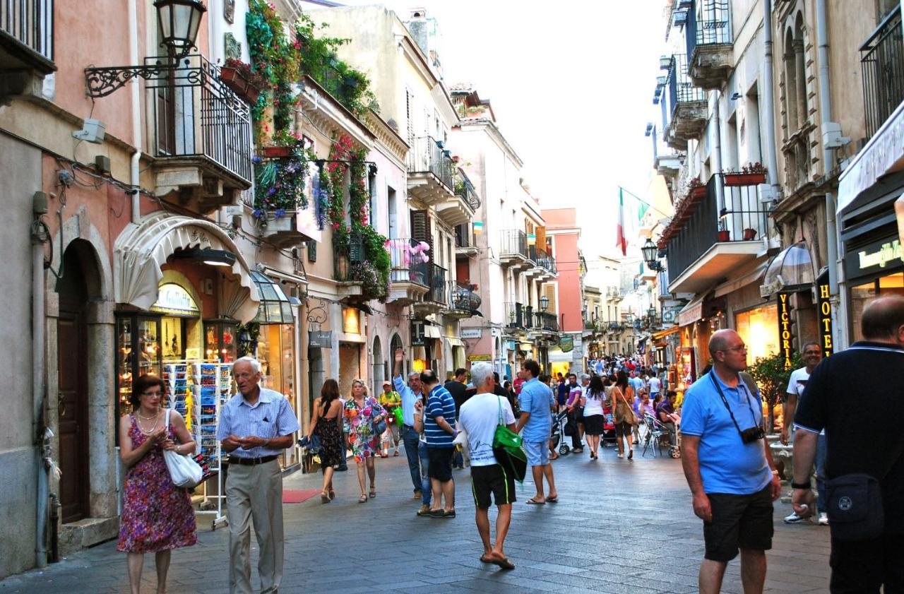 Incantevole E Storico Appartamento In Pieno Centro Taormina Bagian luar foto